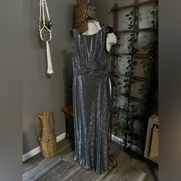 ▫️NWT Ralph Lauren Metallic Silver Evening Gown 10 - Picture 4 of 10